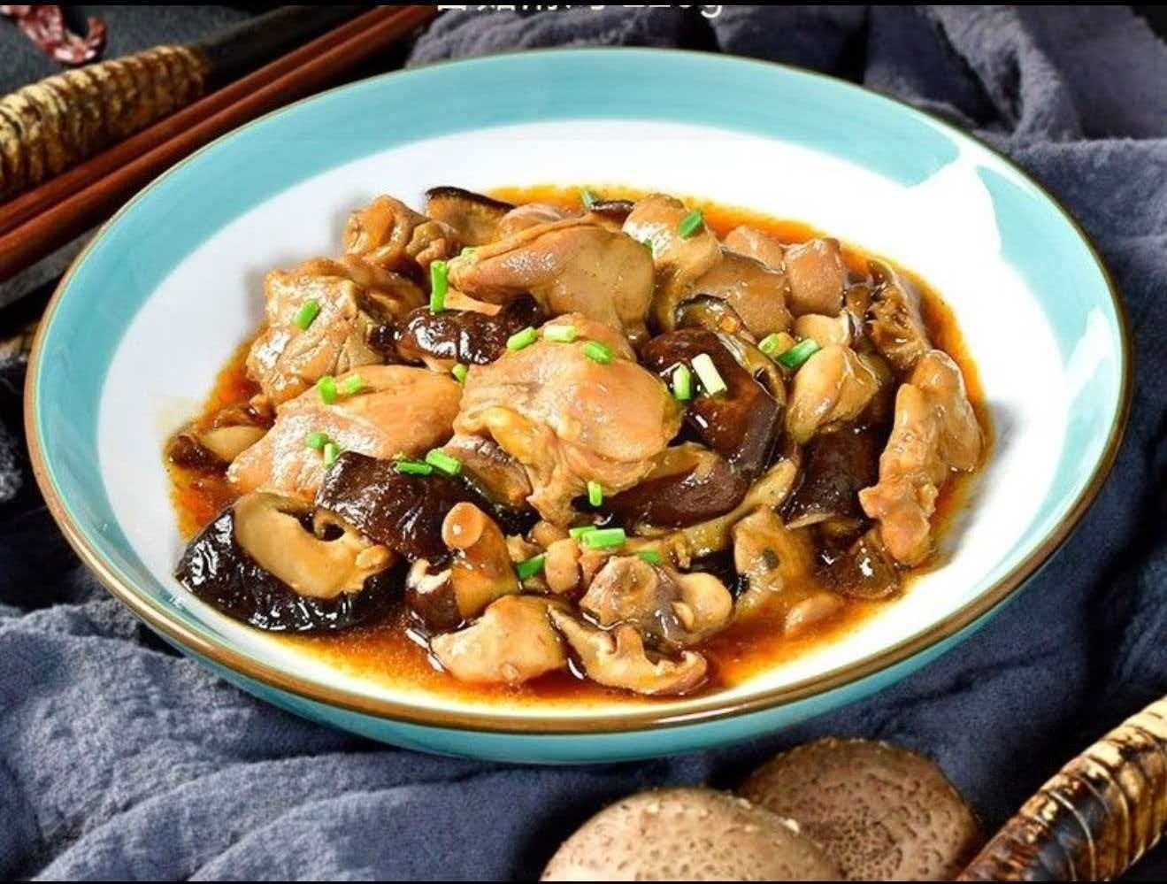 香菇滑鸡盖浇面