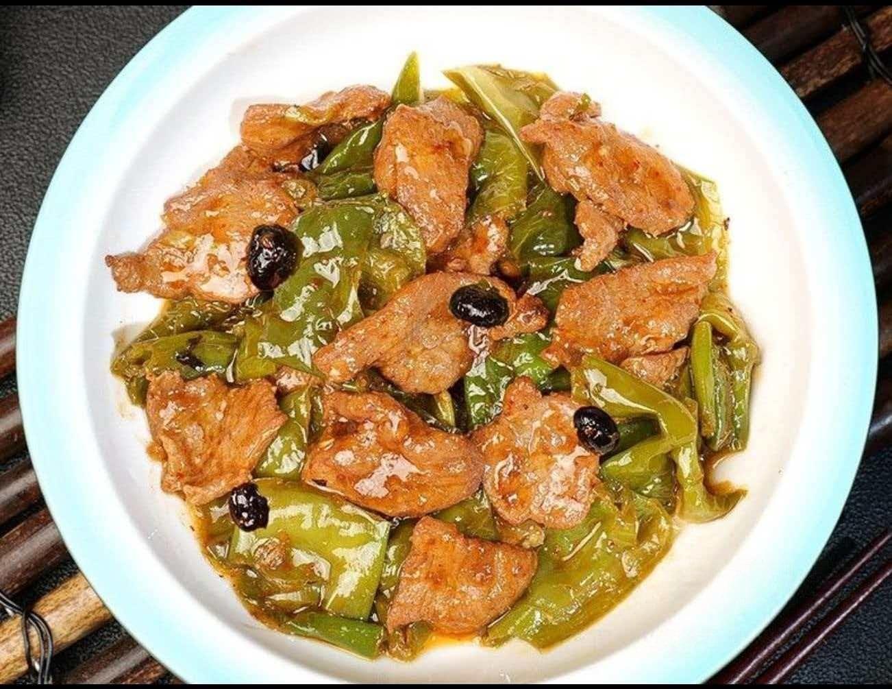 辣椒炒肉盖浇面